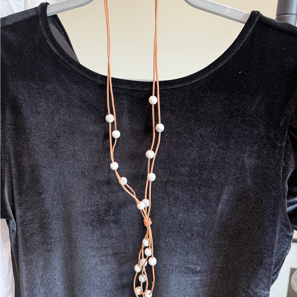 Victoria Emerson White And Tan Necklace 8$